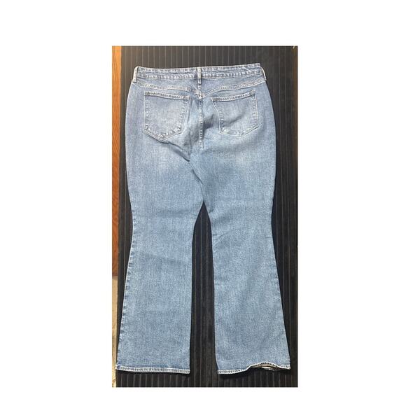 Old Navy Women’s Flare Jeans Size 16 Extra High Rise Stretch 30” - Picture 2 of 3